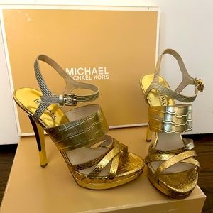 Michael Michael Kors Nadja US 8 Gold Platform Heel